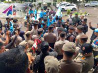 Aksi Demo STIPER Memanas: Ketua DPRD dan Mahasiswa Saling Tunjuk, Baku Hantam dengan Aparat
