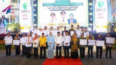 3.187 Penjaga Rumah Ibadah Terima Penghargaan Umrah dan Religi dari Pemprov Kaltim